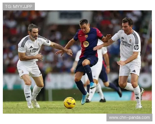 西甲争冠格局分析:巴萨稳定领跑,皇马客场表现波动 西甲争冠格局分析:巴萨稳定领跑,皇马客场表现波动